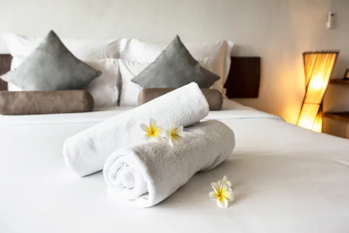 rolled-up-clean-towels-bed